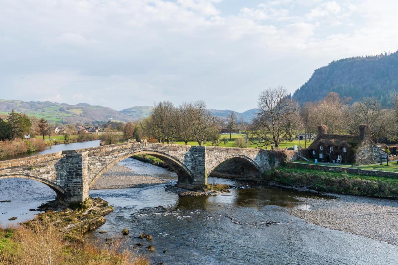 Glan Conwy House One And Two Bedroom Apartments Llanrwst Exterior photo